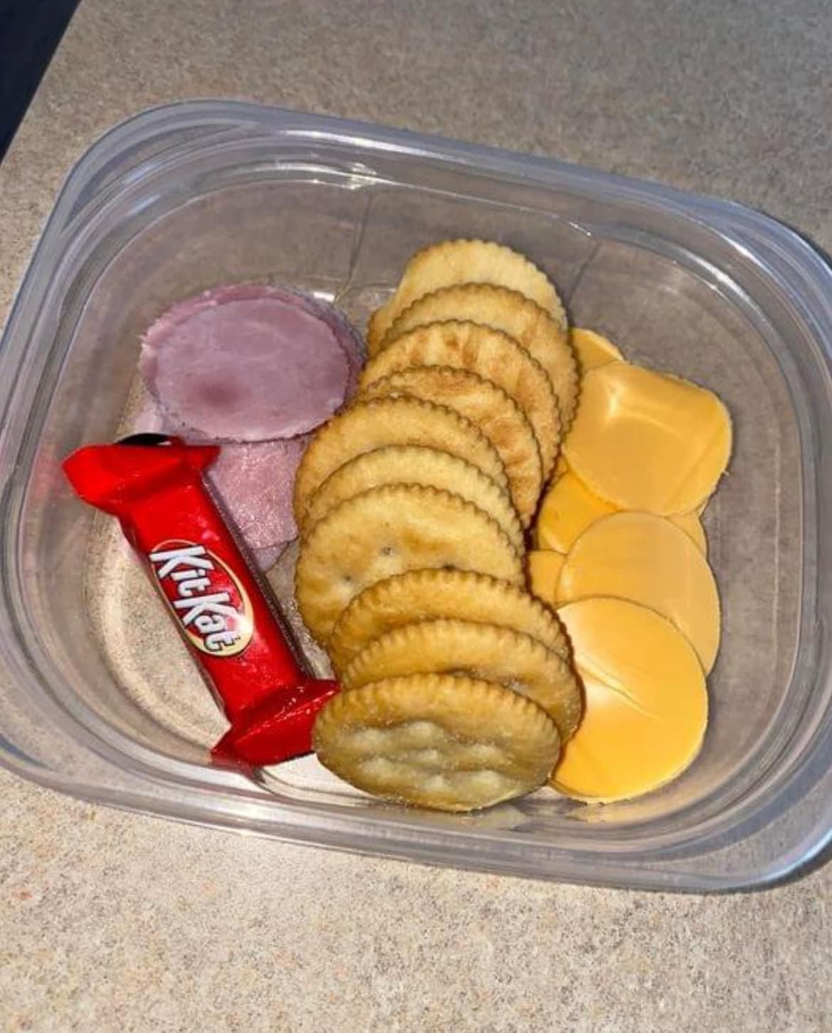 Deliciously Cheap Homemade Lunchable for Kids