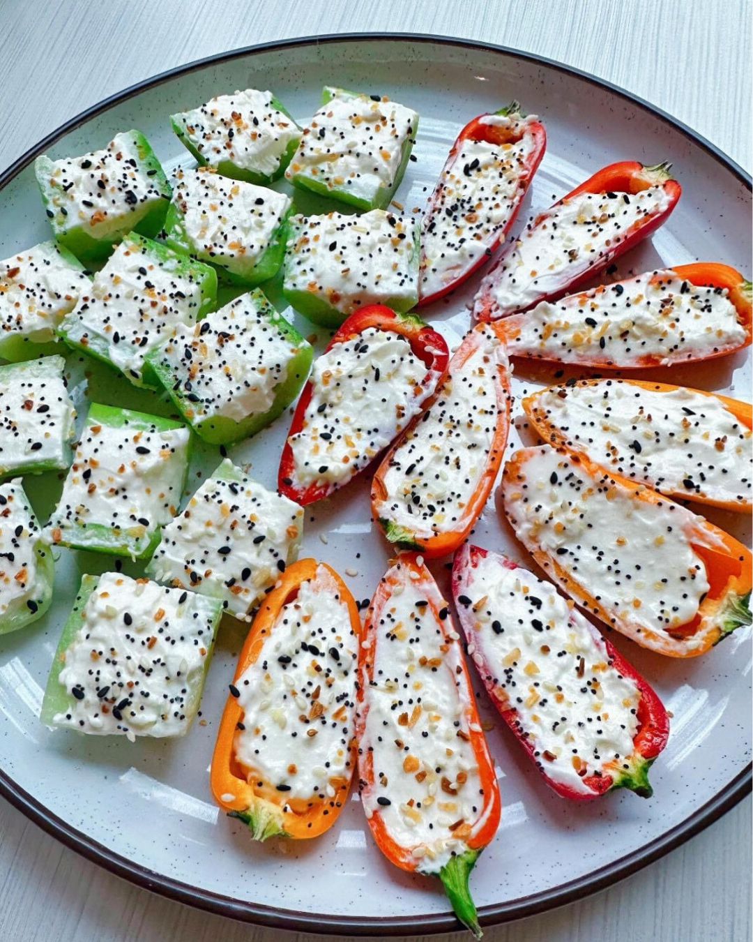 Mini Pepper and Cucumber Bites: A Creamy and Crunchy Delight