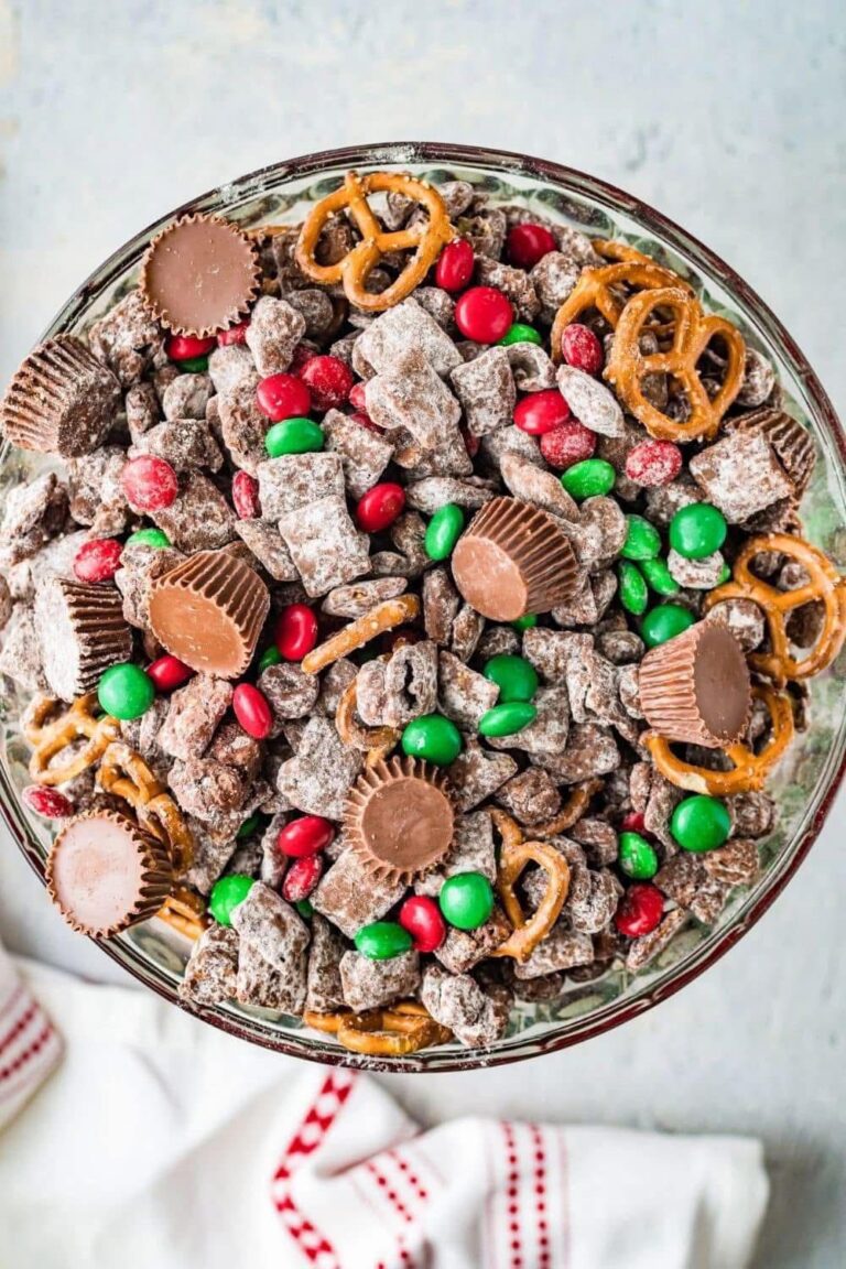 Reindeer Food Recipe (Christmas Puppy Chow)